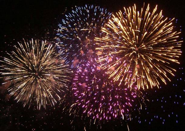 fuochi-d-artificio-generiche-555161-610x431