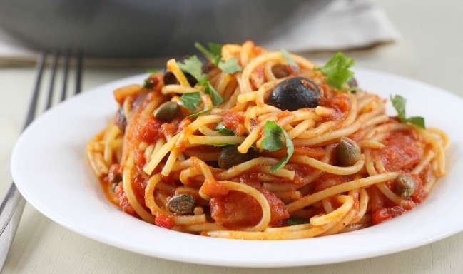 spaghetti-alla-puttanesca-un-primo-facile-e-saporitissimo2