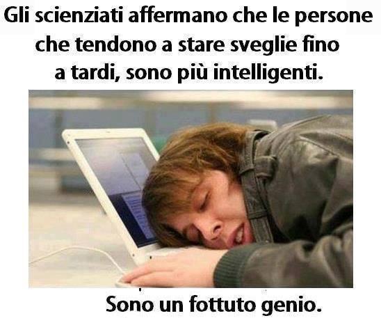 719-ragazzo-addormenta-pc